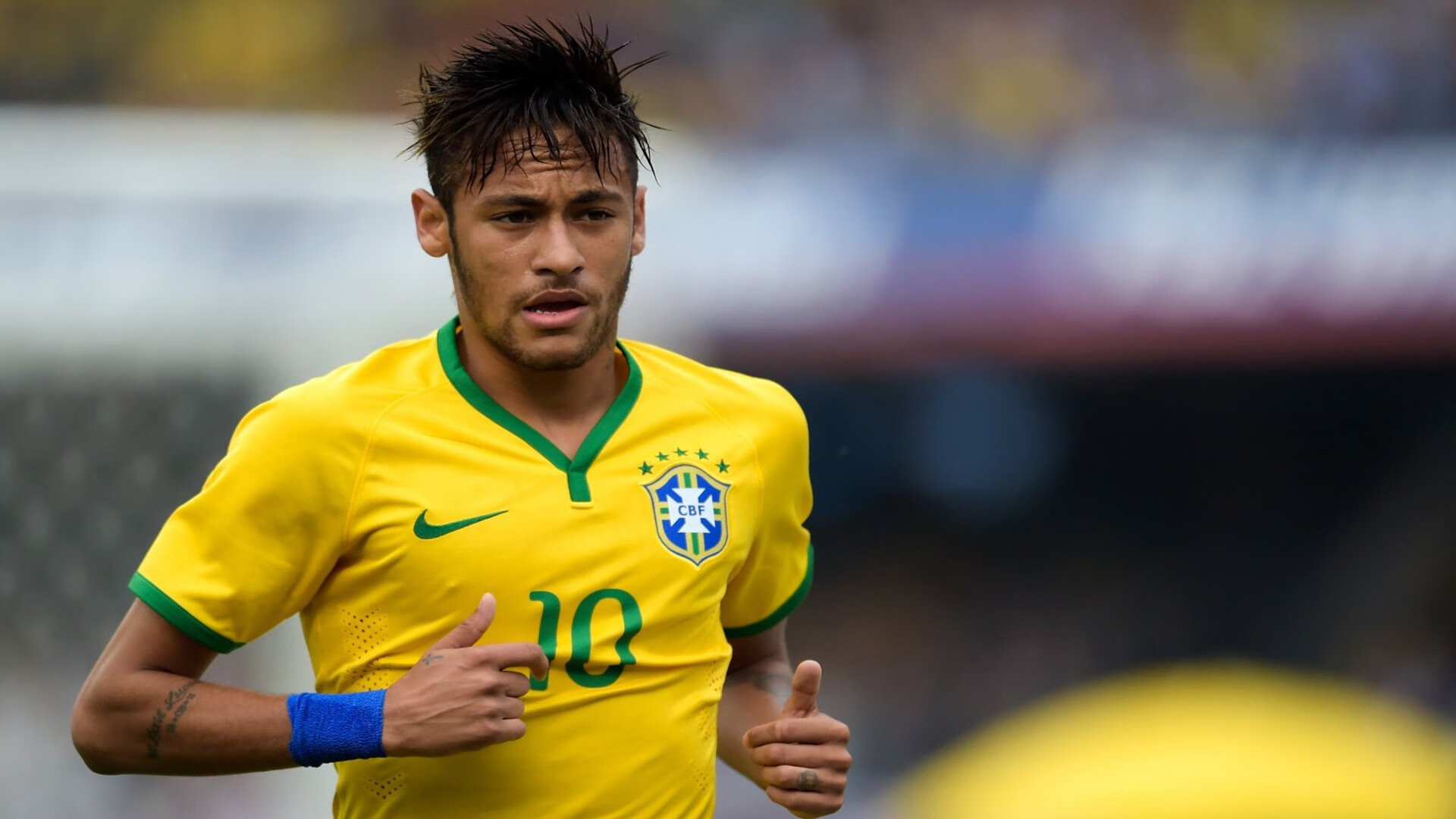 全国无人机编队飞行表演赛 夜空中画出绚烂图案